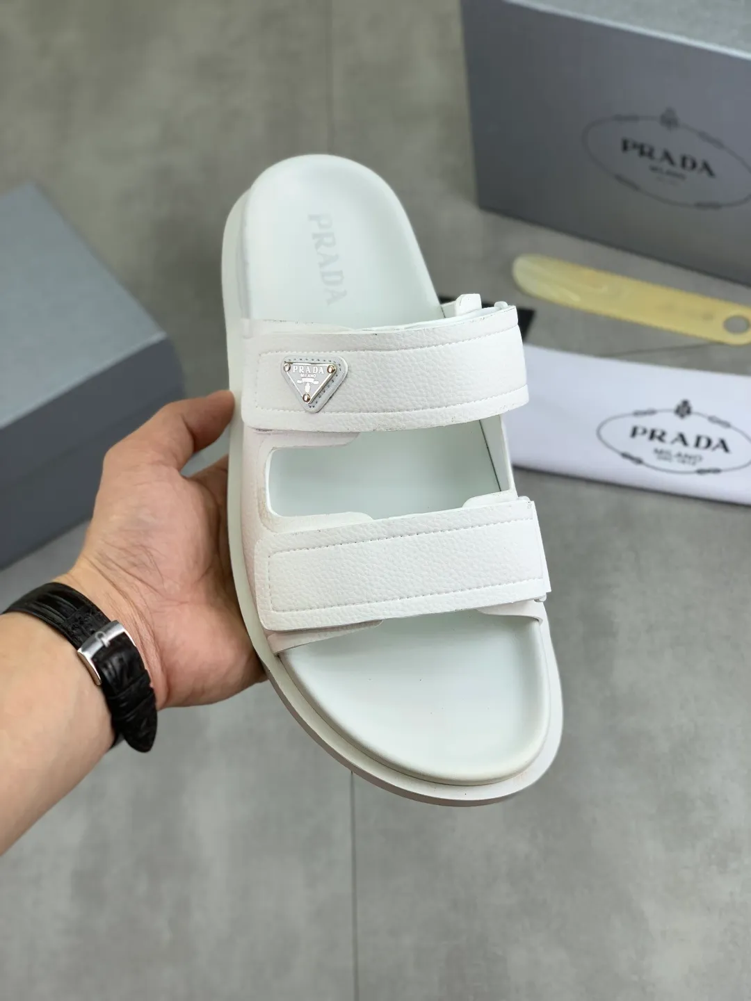 Men's shoes 💰P340💰【New style】🎁🎁🎁 PRADA Prada's new casual slippers, original official website, perfect workmanship, transmitting a kind of noble luxury, sublimating its definition of luxury in Prada's high-end extraordinary craftsmanship. Original combination outsole, code number: 38-44 (45 customized) Multiple colors 🉑️ to choose from